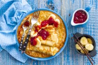 Puzzle Pancakes and jam