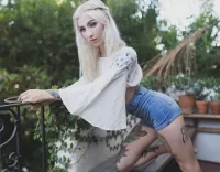 Zagadka Blonde with tattoo