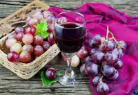 Jigsaw Puzzle A glass and grapes