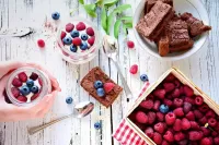 Jigsaw Puzzle Brownie and Berries