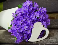 Puzzle Bouquet of violets