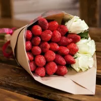 Puzzle Bouquet with strawberries
