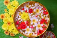 Слагалица Bowl with flowers