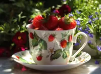 Слагалица Cup with strawberries
