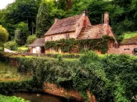 Puzzle Country cottage