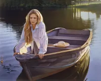 Zagadka Girl in a boat