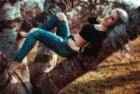 Jigsaw Puzzle Girl in a tree