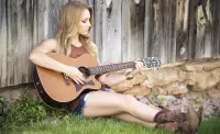 Jigsaw Puzzle Girl with guitar