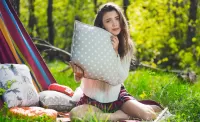 Jigsaw Puzzle Girl with pillows