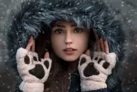 Jigsaw Puzzle Girl in fur