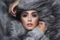 Jigsaw Puzzle Girl in furs