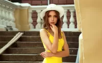 Jigsaw Puzzle The girl in yellow
