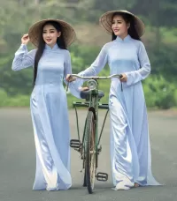 Пазл Девушки и велосипед