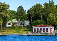 Rompicapo House and jetty
