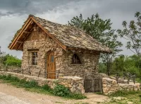 Слагалица House by the road