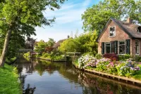 Jigsaw Puzzle canal house