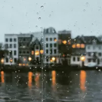 パズル The rain outside the window