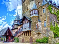 Rätsel castle courtyard