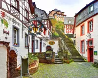 Jigsaw Puzzle Courtyard with stairs