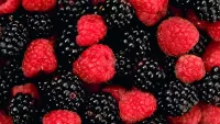 Слагалица Blackberries and raspberries