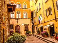 Bulmaca Florentine courtyard