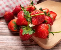 Jigsaw Puzzle Handful of strawberries