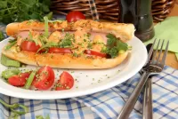 Bulmaca Hot dog on a plate