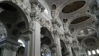 Rompicapo Cathedral interior