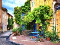 Jigsaw Puzzle Cafe in Provence