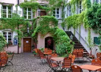 Quebra-cabeça Cafe in the courtyard