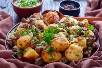 Слагалица Potatoes with mushrooms