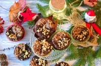 Jigsaw Puzzle Cupcakes with nuts