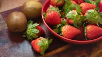 Слагалица Kiwi with strawberries