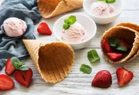 Jigsaw Puzzle Strawberries and ice cream
