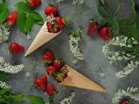 Quebra-cabeça Strawberries and flowers