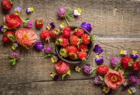 Jigsaw Puzzle Strawberries and flowers