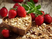 Jigsaw Puzzle strawberries with nuts