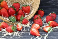 Puzzle Strawberries in a basket