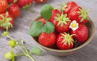 パズル Strawberries in a bowl