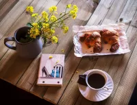 Zagadka Coffee and croissants