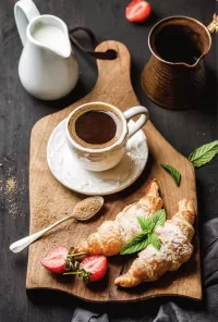 Bulmaca Coffee with croissants
