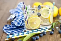 Puzzle Cocktail with lemon