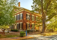 Rompecabezas Colonial home in Dahlonega