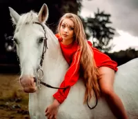 Zagadka Horse and girl