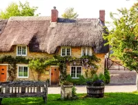 Jigsaw Puzzle Cottage in Oxfordshire