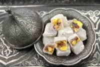 Bulmaca Turkish delight with nuts