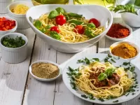 Bulmaca Spaghetti with seasoning