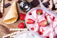 Jigsaw Puzzle Ice cream and strawberries