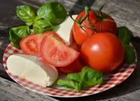 Zagadka Mozzarella and tomatoes