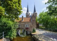 Bulmaca Gate towers of Delft